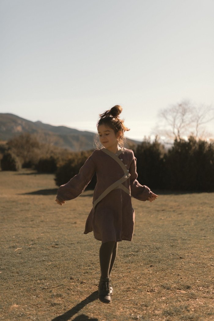 Retro-inspired flowy linen dress