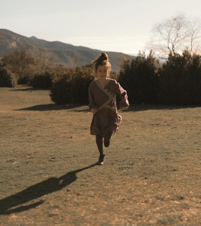 Retro-inspired flowy linen dress