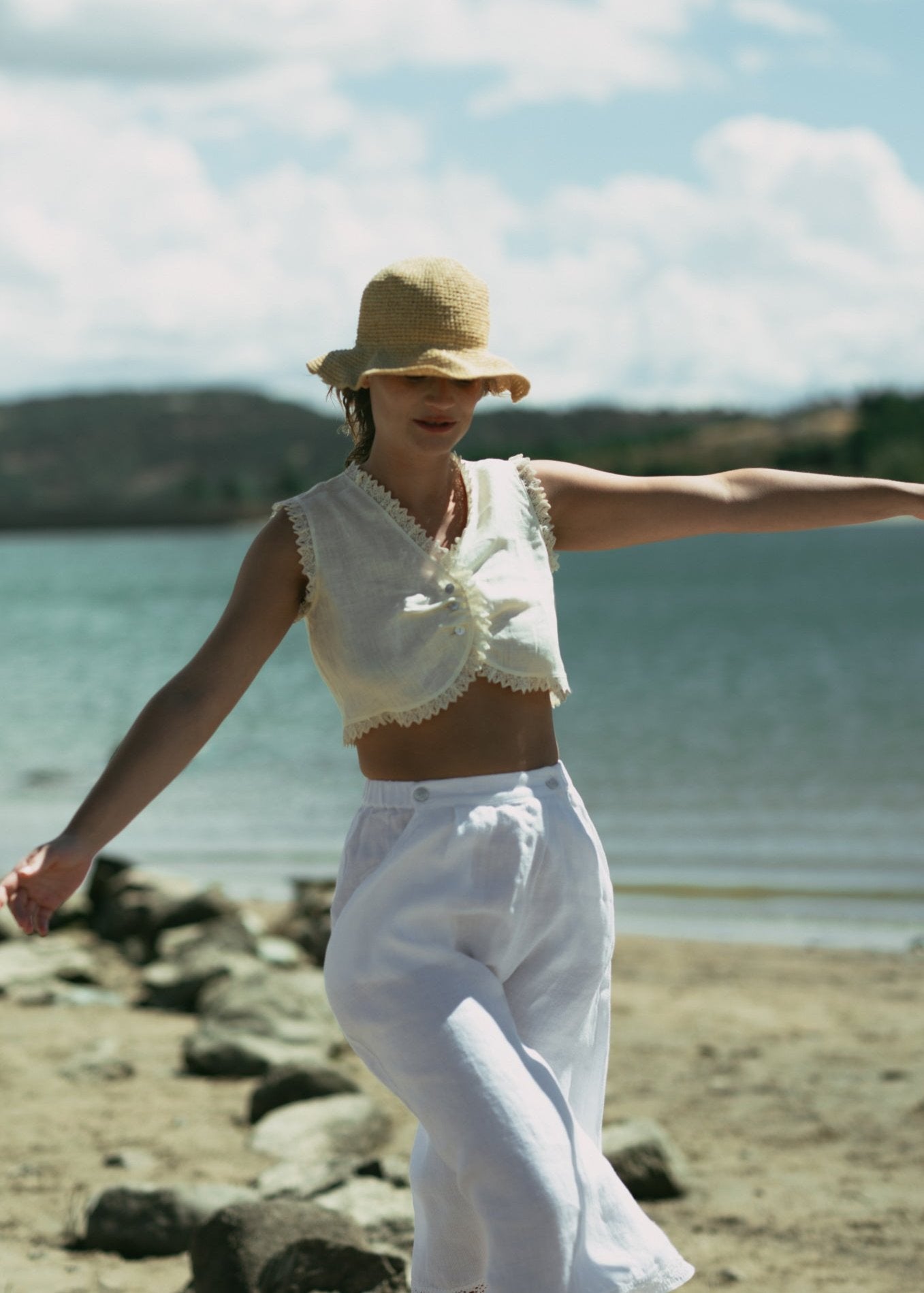 Retro-inspired romantic linen blouse - MEADOW