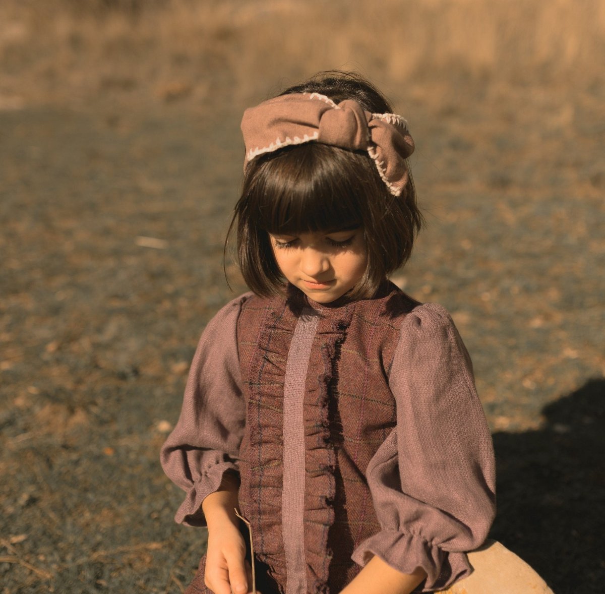 Wide headband with the bow