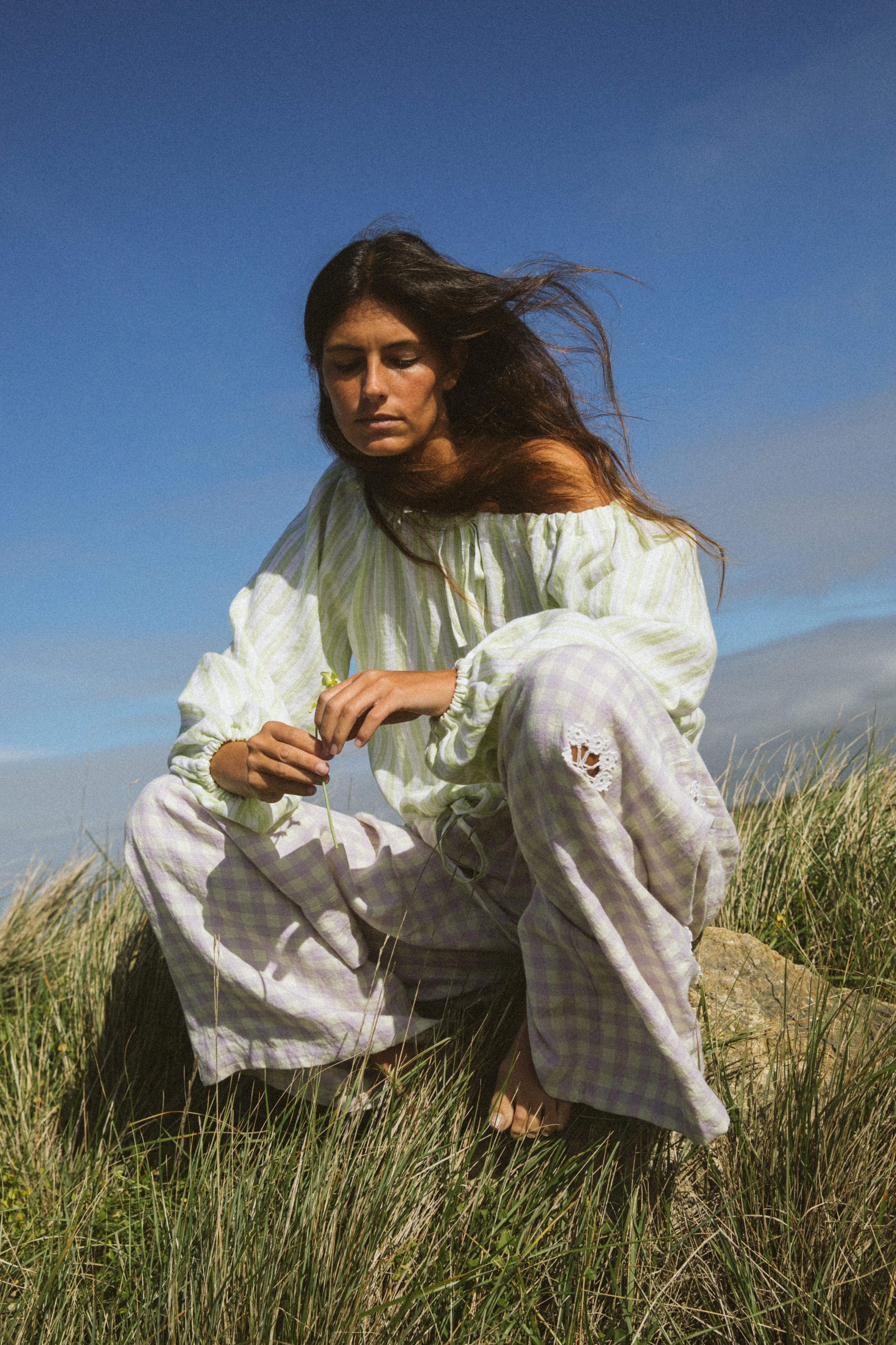 Checkered linen pants with crocheted flowers