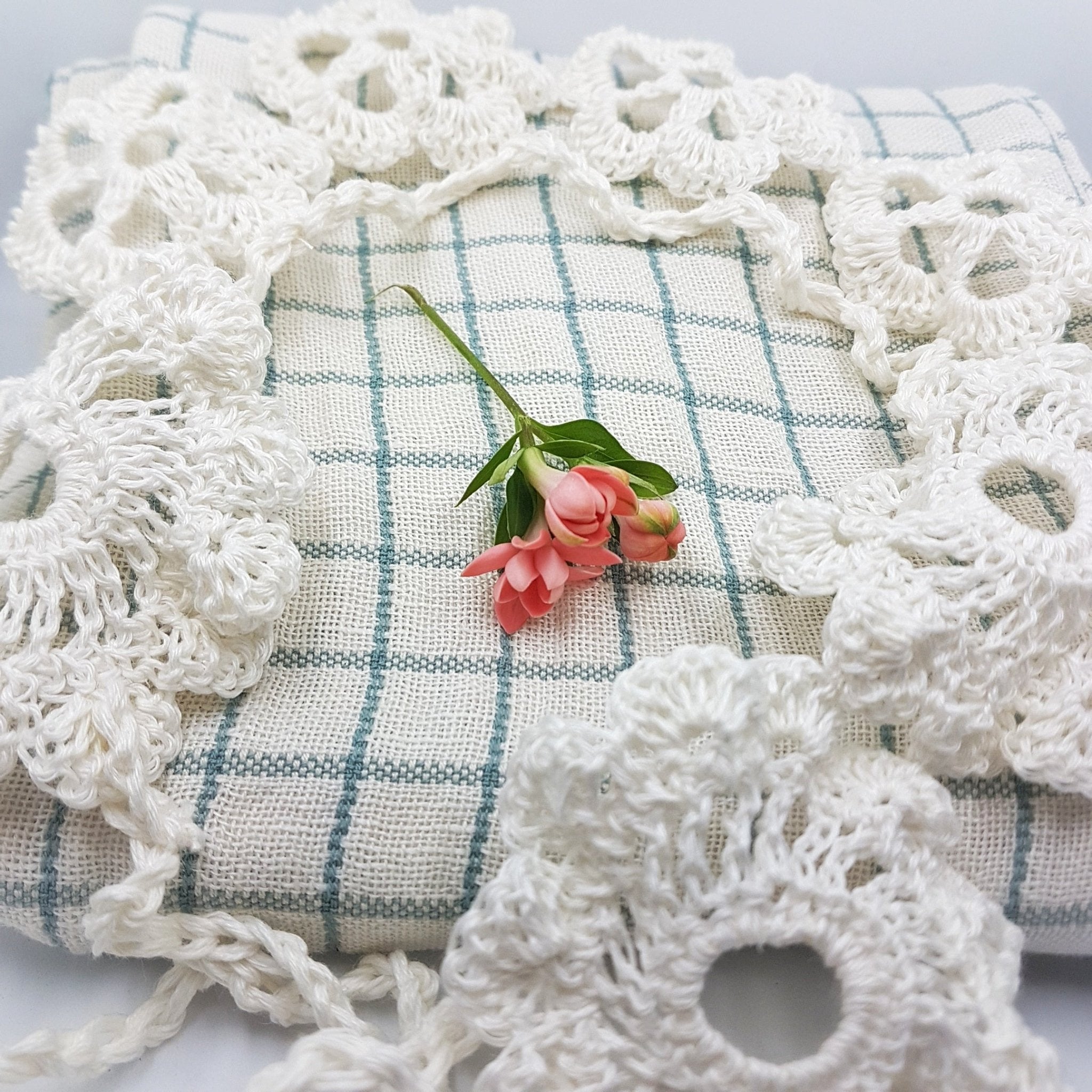 Hand-crocheted daisy necklace