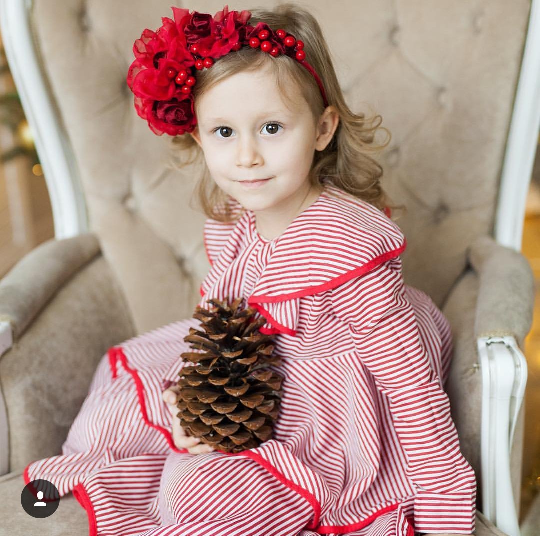 Lady in red headpiece