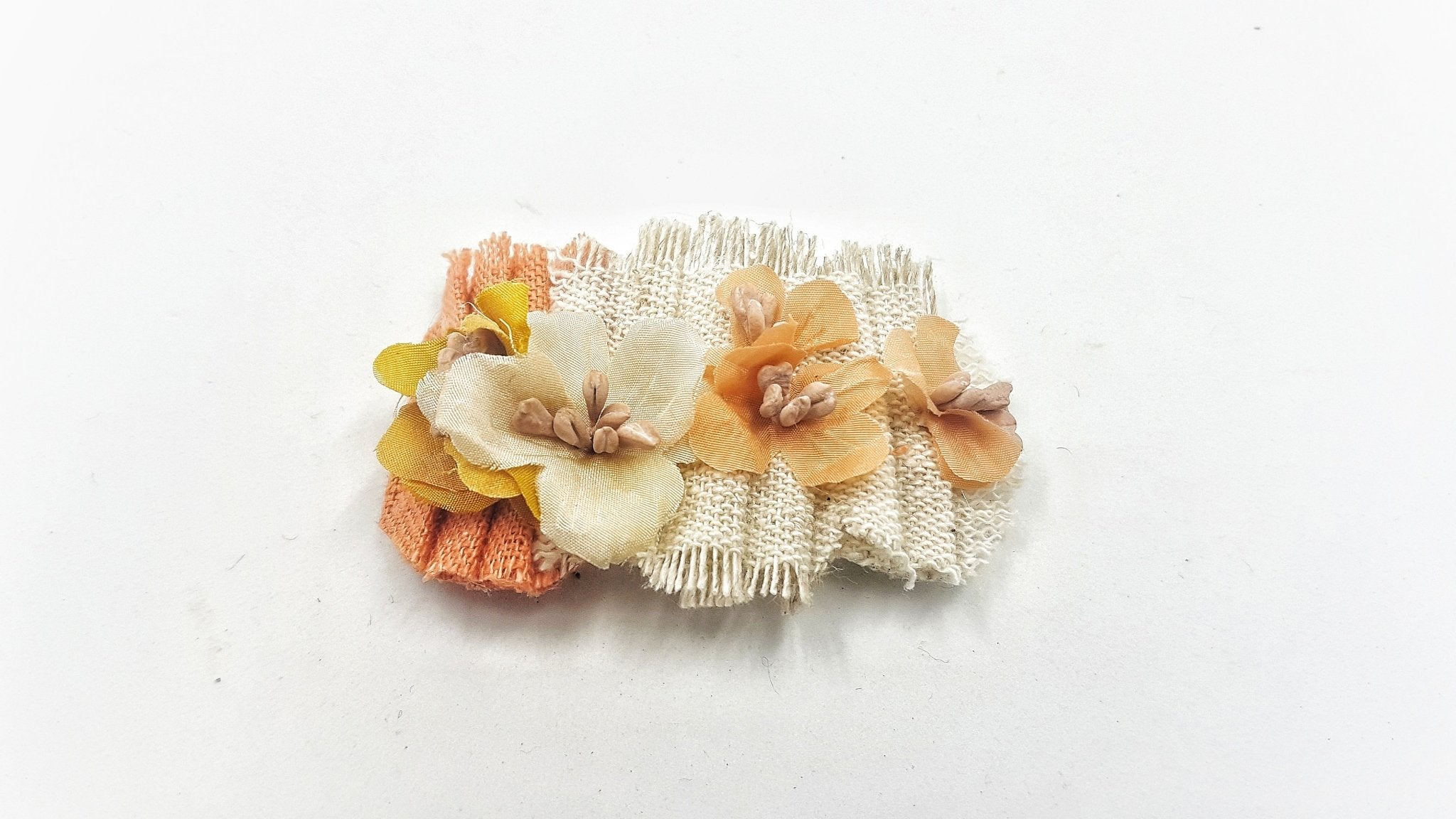 Peach retro-inspired flower pins